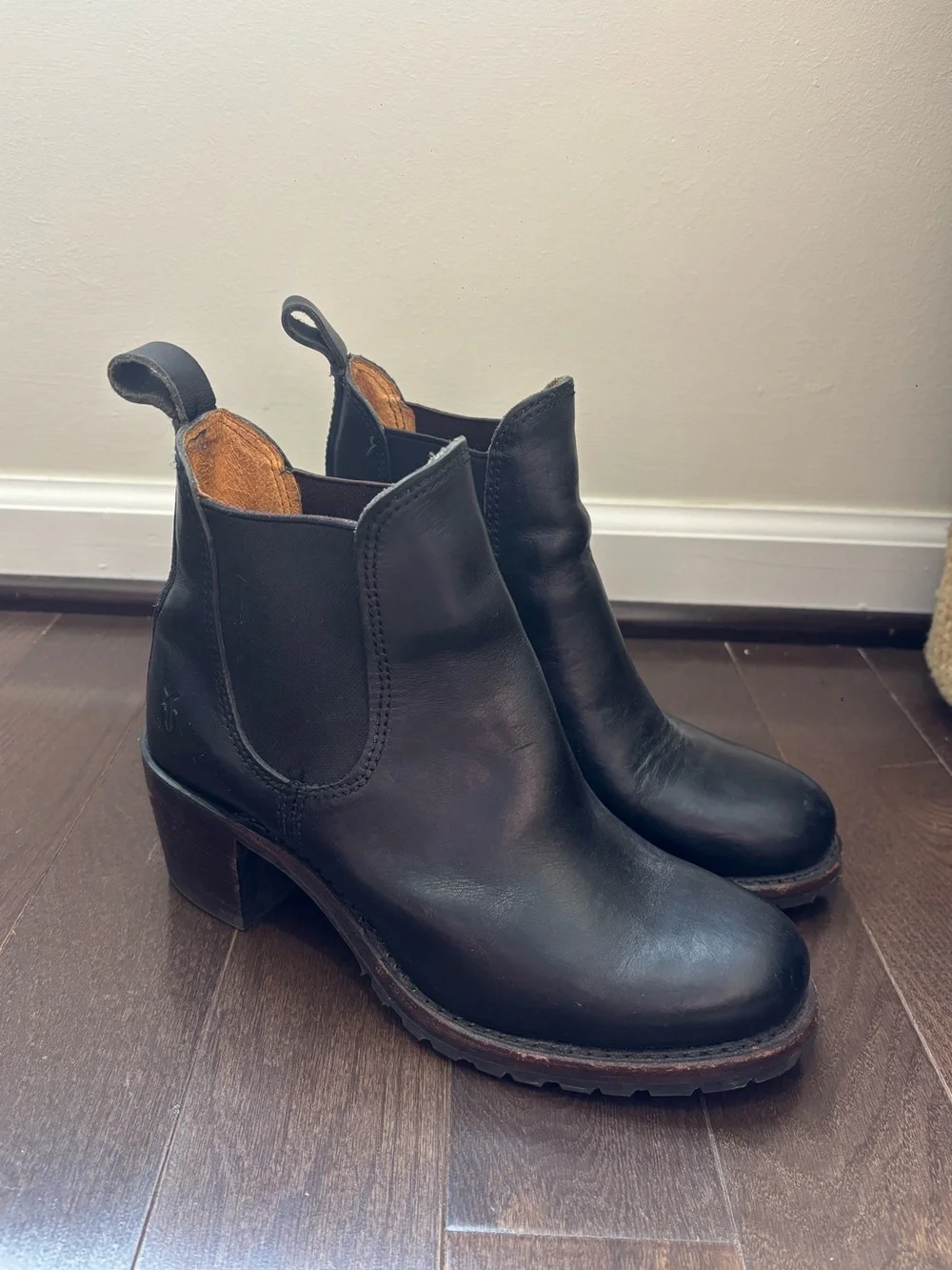 Frye Sabrina Chelsea Boots